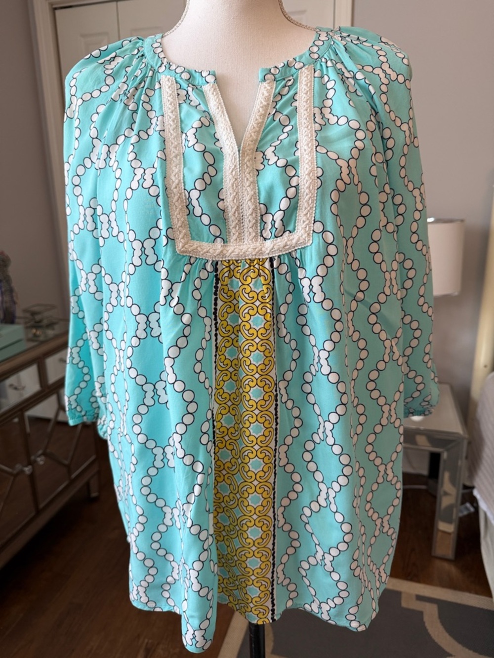 Crown & Ivy Turquoise & Yellow Patterned Tunic Top w/ Keyhole On Back ❤️ Size M
